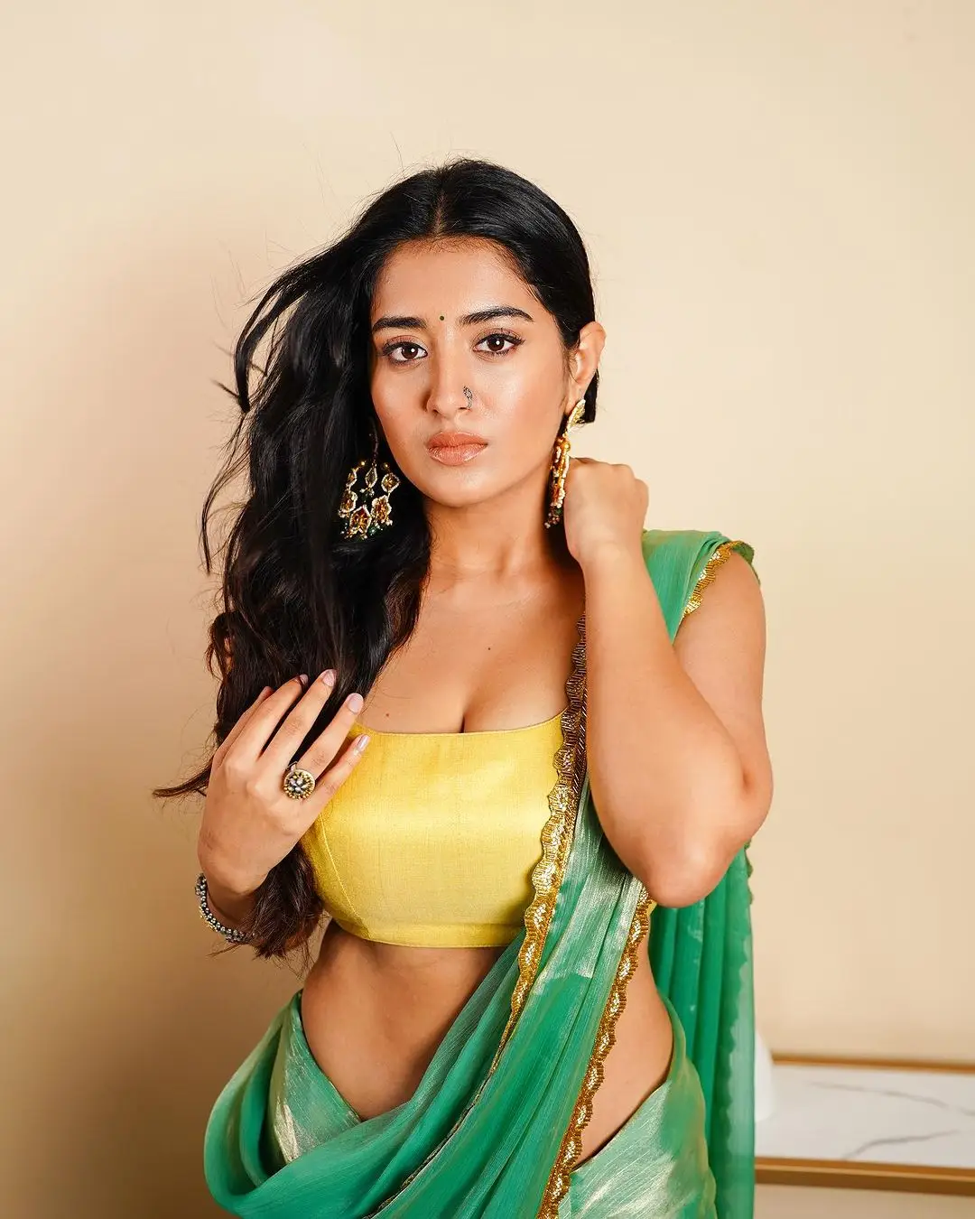 Rashi Singh in Green Saree Yellow Sleeveless Blouse